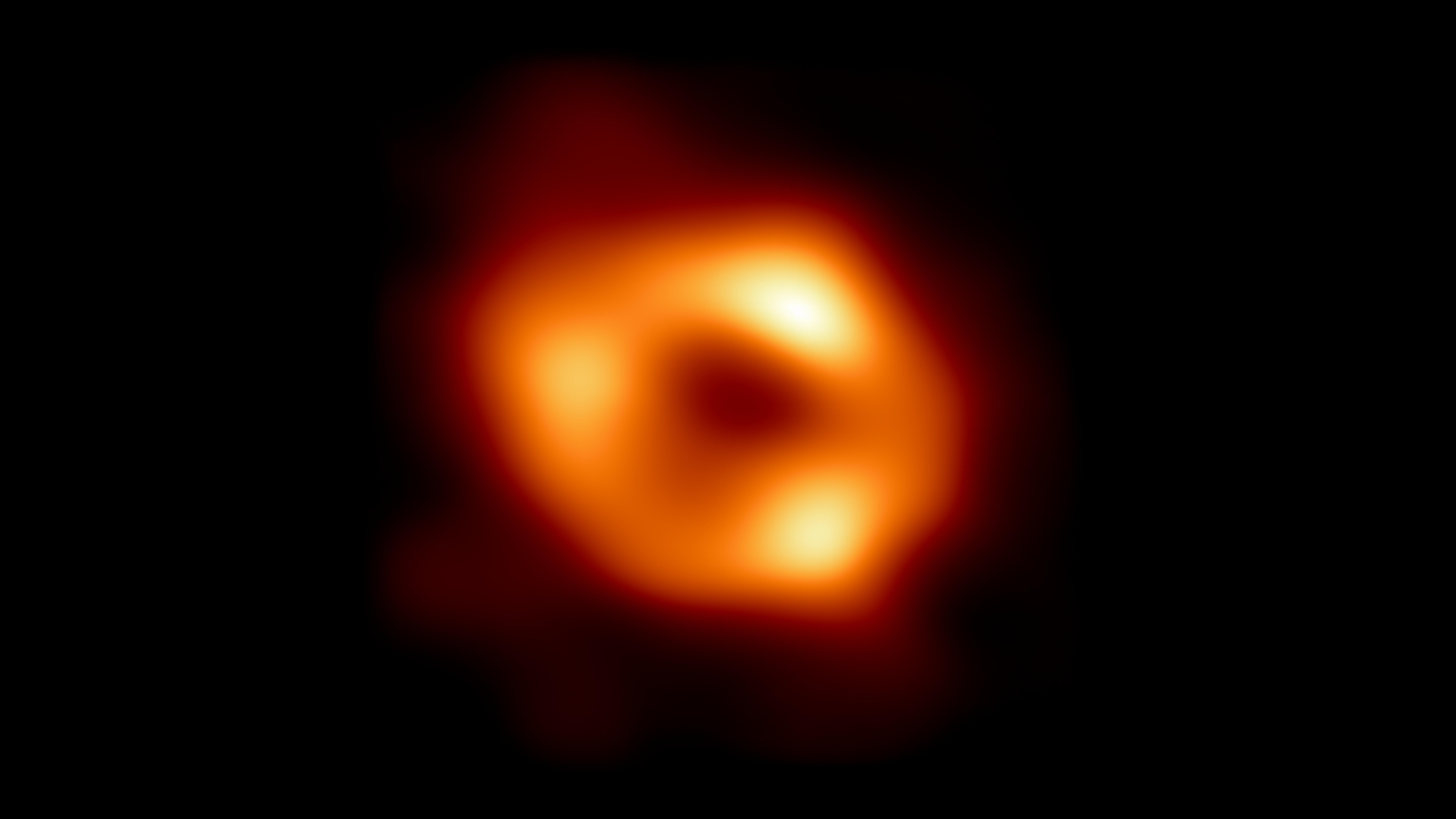 "NUESTRO" agujero negro visto por el Event Horizon Telescope.