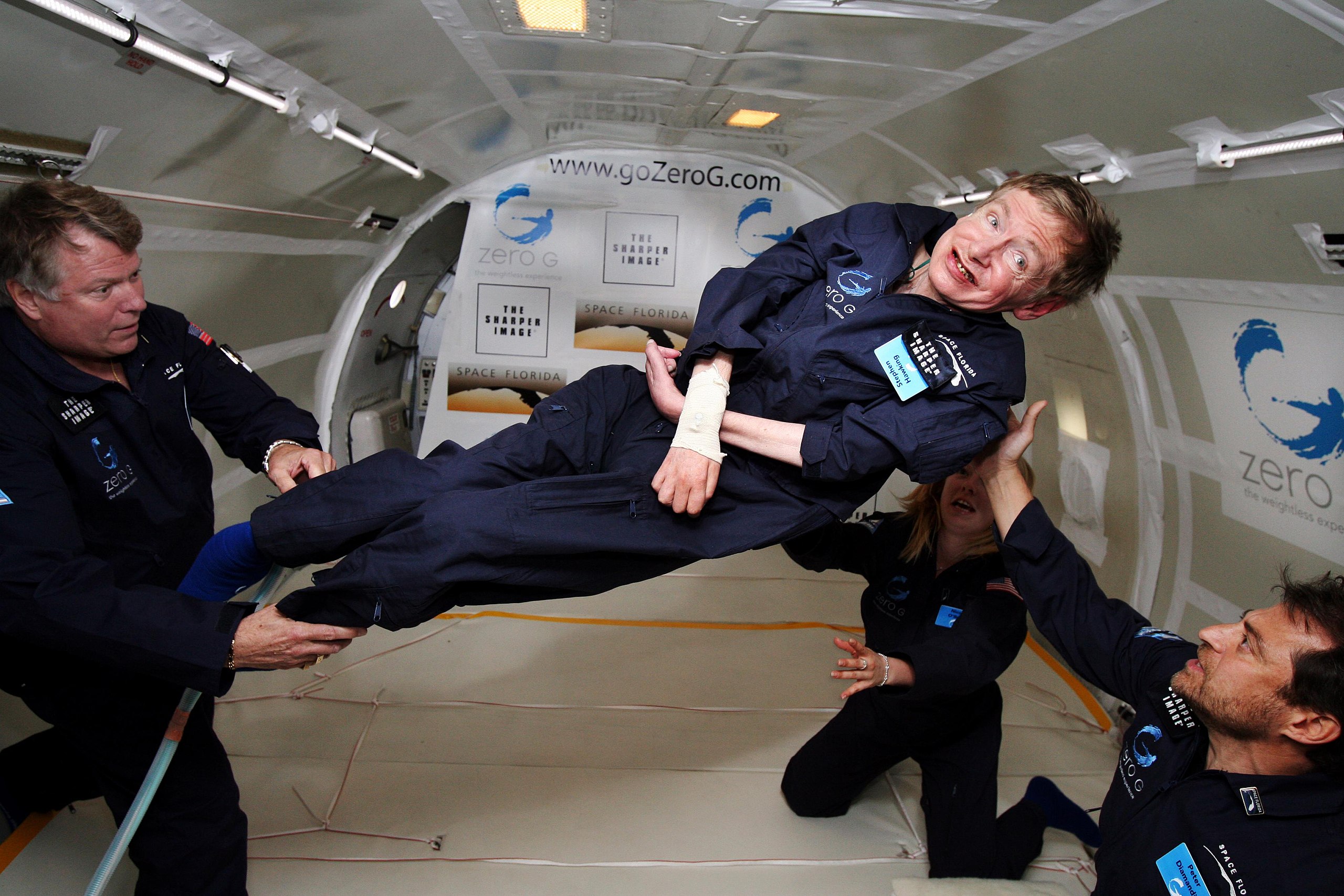 Hawking era conocido por su buen humor (Fuente: Jim Campbell/Aero-News Network)