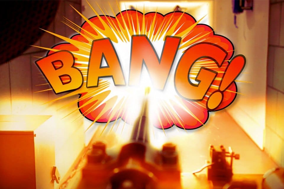 ¿Qué pasaría si un disparo a 3200 km/h impactara en un auto supersónico?