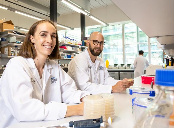 Ashleigh Kropp (izquierda) y Rhys Grinter (derecha).