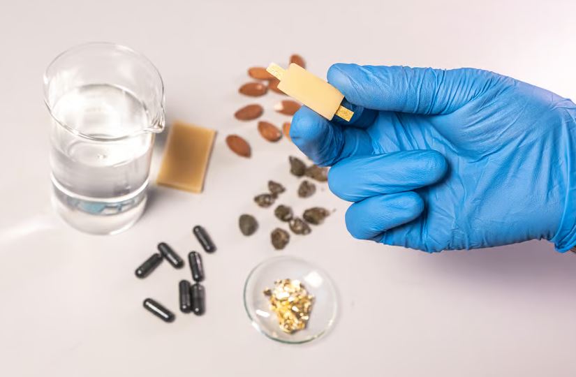 Los investigadores dicen que la batería comestible (en la foto) es una prueba de que las baterías normales se pueden fabricar con materiales más seguros que las opciones actuales.