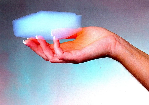 Aerogel, uno de los materiales más ligeros y menos densos del mundo (Fuente de la imagen: NASA - JPL) Más información: https://www.tecmundo.com.br/11504-aerogel-material-leve-como-o-ar -e-strong-as-o-aco.htm#ixzz1dQuI3CPo Aerogel, uno de los materiales más ligeros y menos densos del mundo (Fuente de la imagen: NASA - JPL) Más información: https://www.tecmundo.com.br/11504-aerogel-material-leve-como-o-ar -e-strong-as-o-aco.htm#ixzz1dQuI3CPo