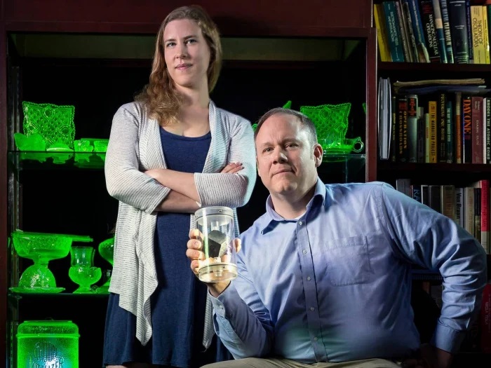 cientistas em busca dos cubos nazistas