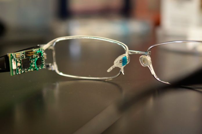 oculos-mede-nivel-de-glicose-alcool-vitaminas-do-usuario oculos mede nivel de glicose alcool vitaminas do usuario